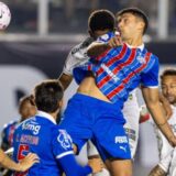 Em jogo de muita chuva, Bahia não aproveita expulsão de Neymar e cede empate ao Santos