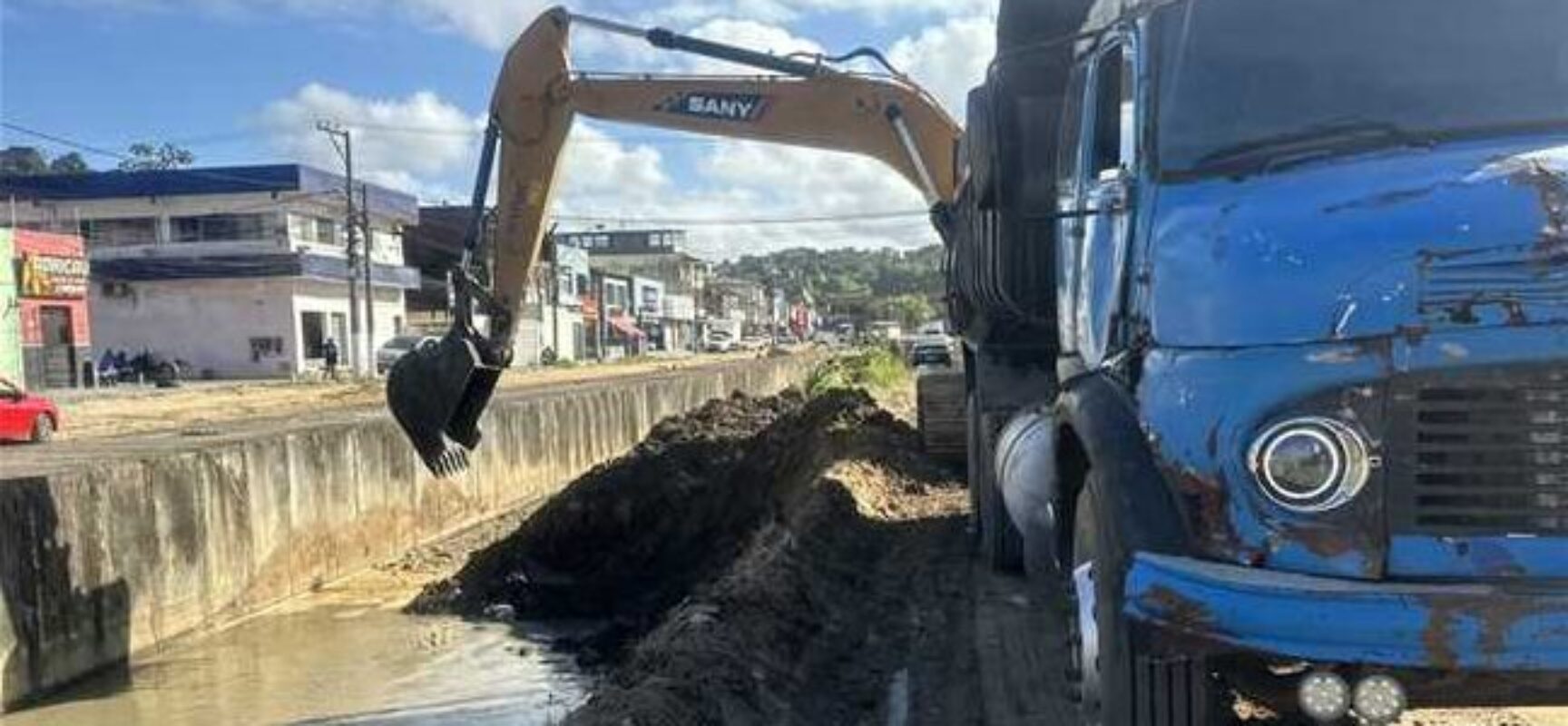 Prefeitura inicia obras no Canal do Malhado com serviços de limpeza