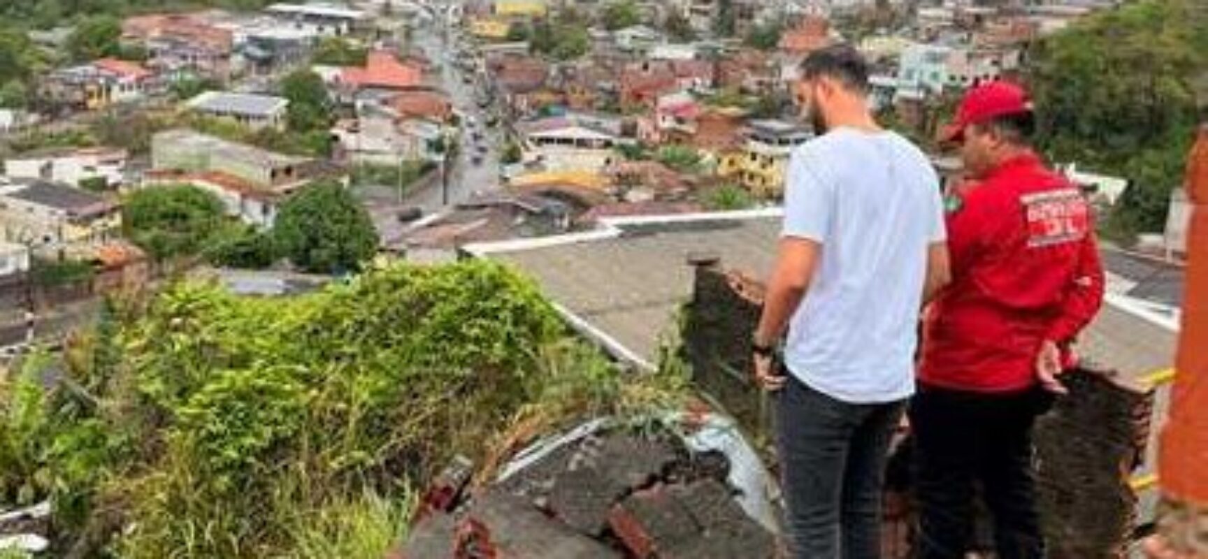 Prefeitura mobiliza equipes após fortes chuvas em Ilhéus