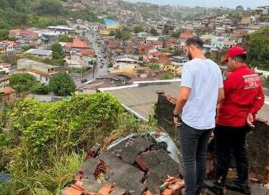 Prefeitura mobiliza equipes após fortes chuvas em Ilhéus
