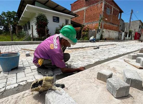 Seinfra utiliza pavimento intertravado em ruas da Ponta da Tulha