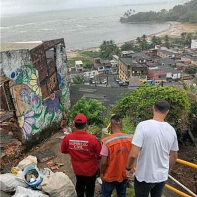 Fortes chuvas em Ilhéus causam desabamento no Alto do Nerival