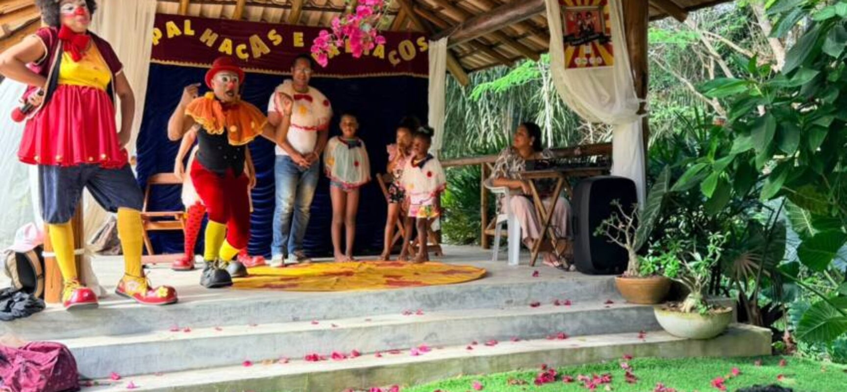 Projeto 20 anos de Palhaçaria leva espetáculo a comunidades ilheenses