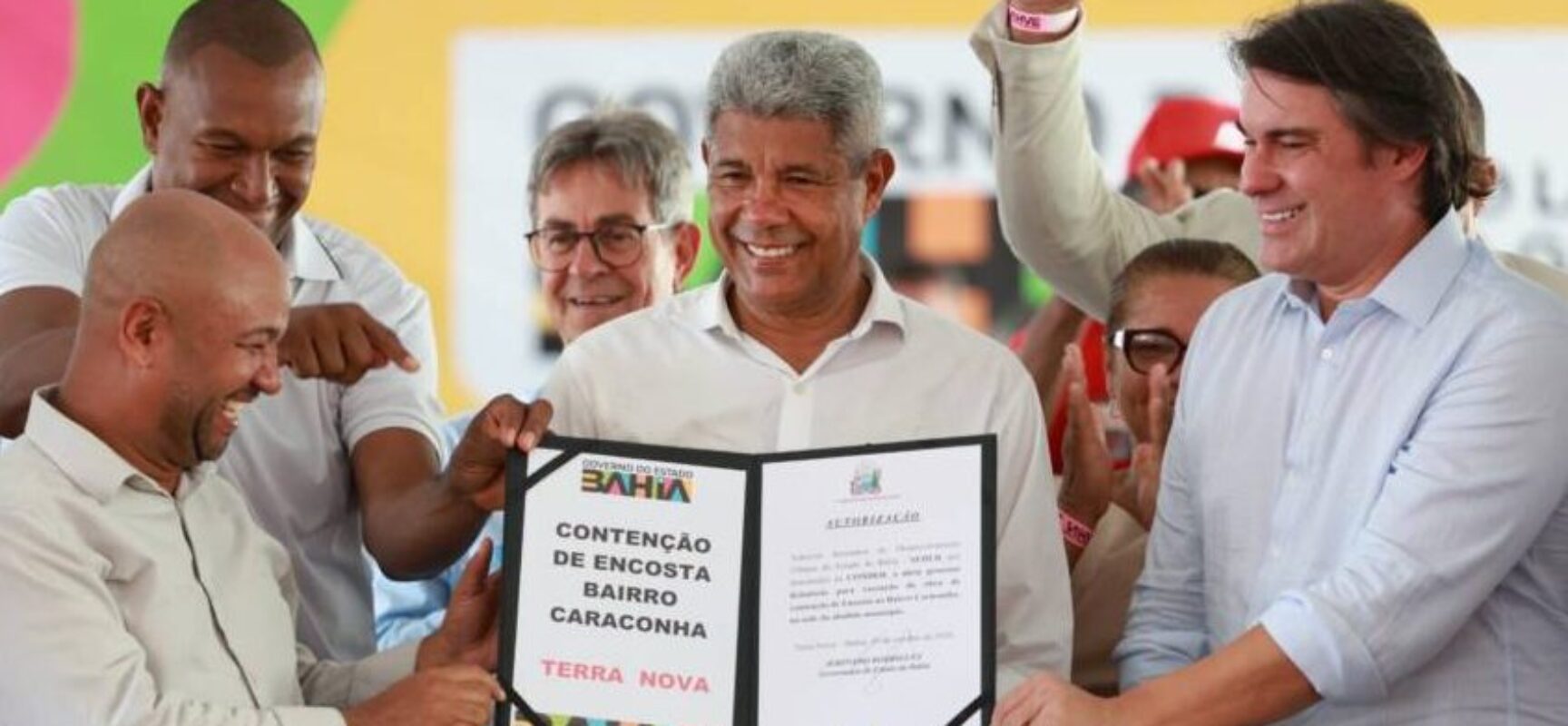 Terra Nova recebe equipamentos agrícolas e tem obra de encosta autorizada