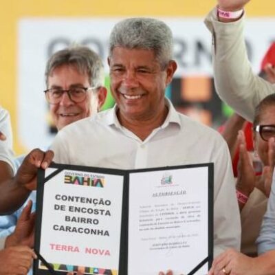Terra Nova recebe equipamentos agrícolas e tem obra de encosta autorizada