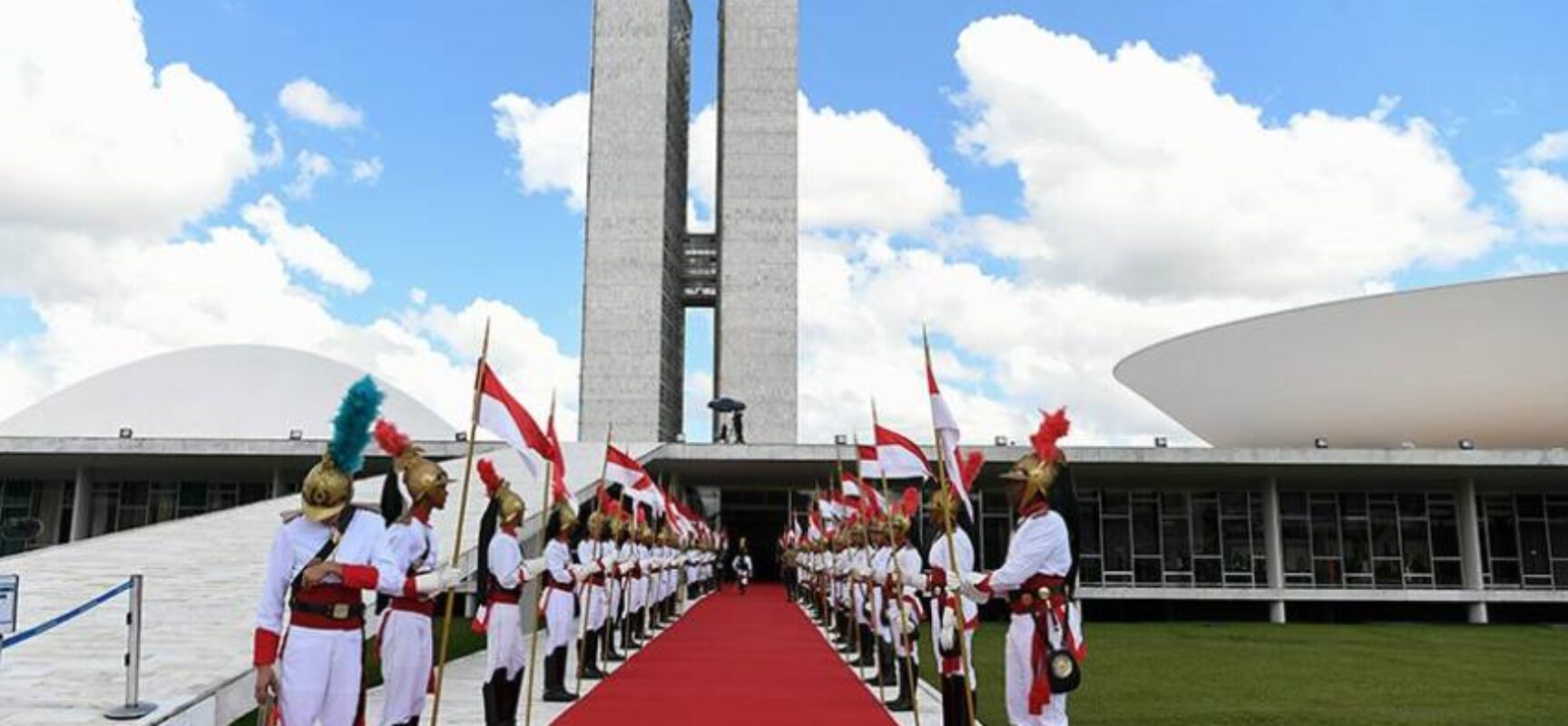 *Presidente e governadores eleitos tomam posse em novas datas em 2027