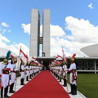 *Presidente e governadores eleitos tomam posse em novas datas em 2027
